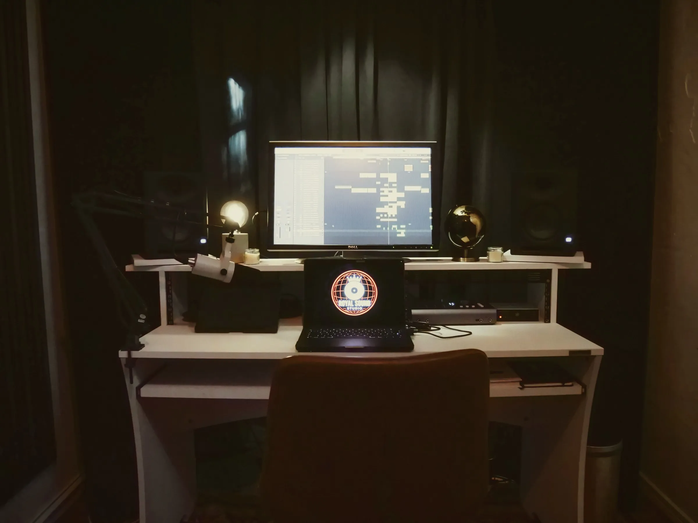 RUBY, inspelningsstudio vid Globen, i kvällsljus